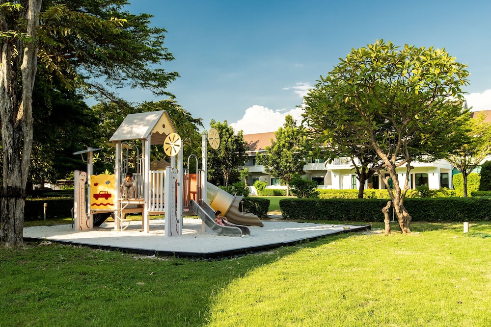 Bangsaen Heritage Hotel 44/50