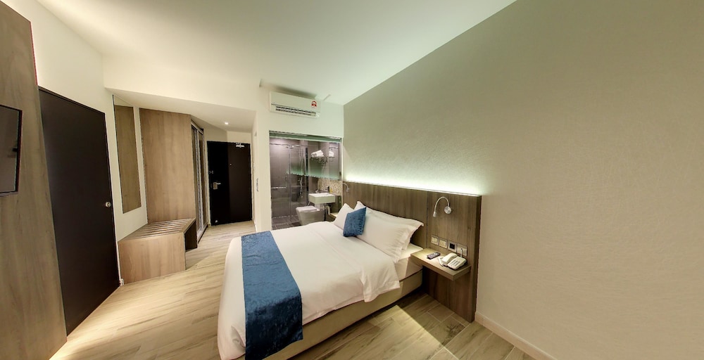 SUPERIOR, DOUBLE OR TWIN BED