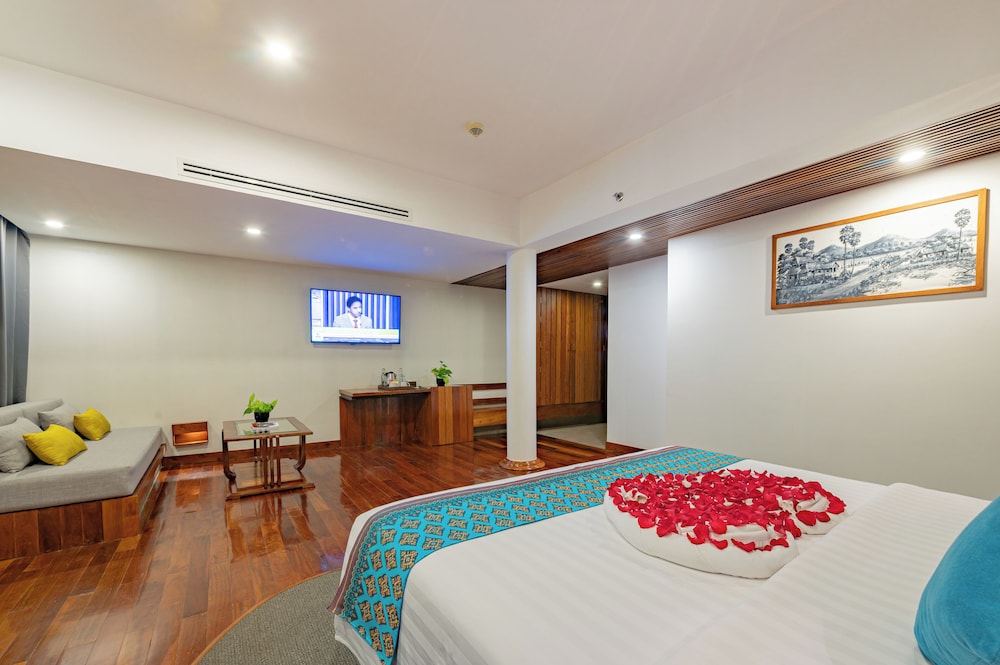 جناح تنفيذي بسرير كينج بإطلالة على المسبح مع أريكة، Hotel Somadevi Boutique 6/10