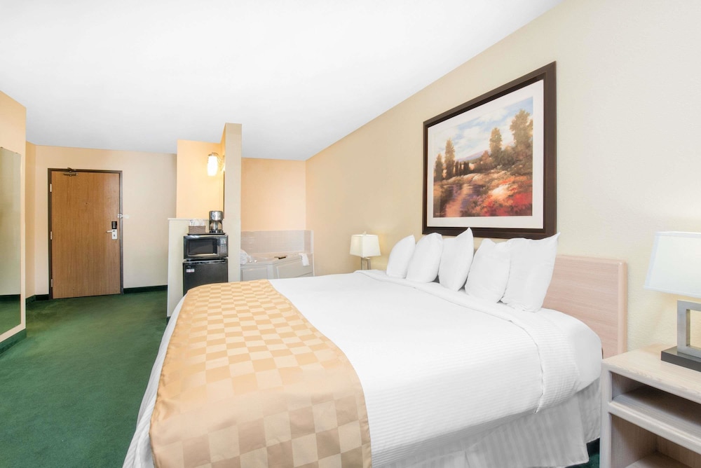Days Inn & Suites by Wyndham Fargo 19th Ave/Airport Dome 11/26