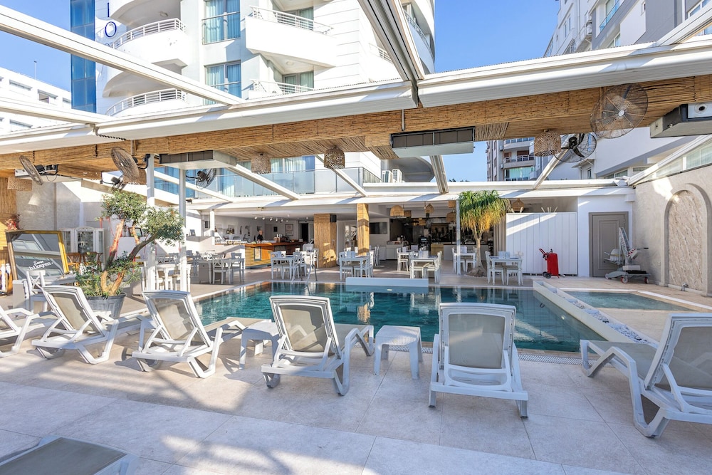 REO Hotel & Spa 63/69