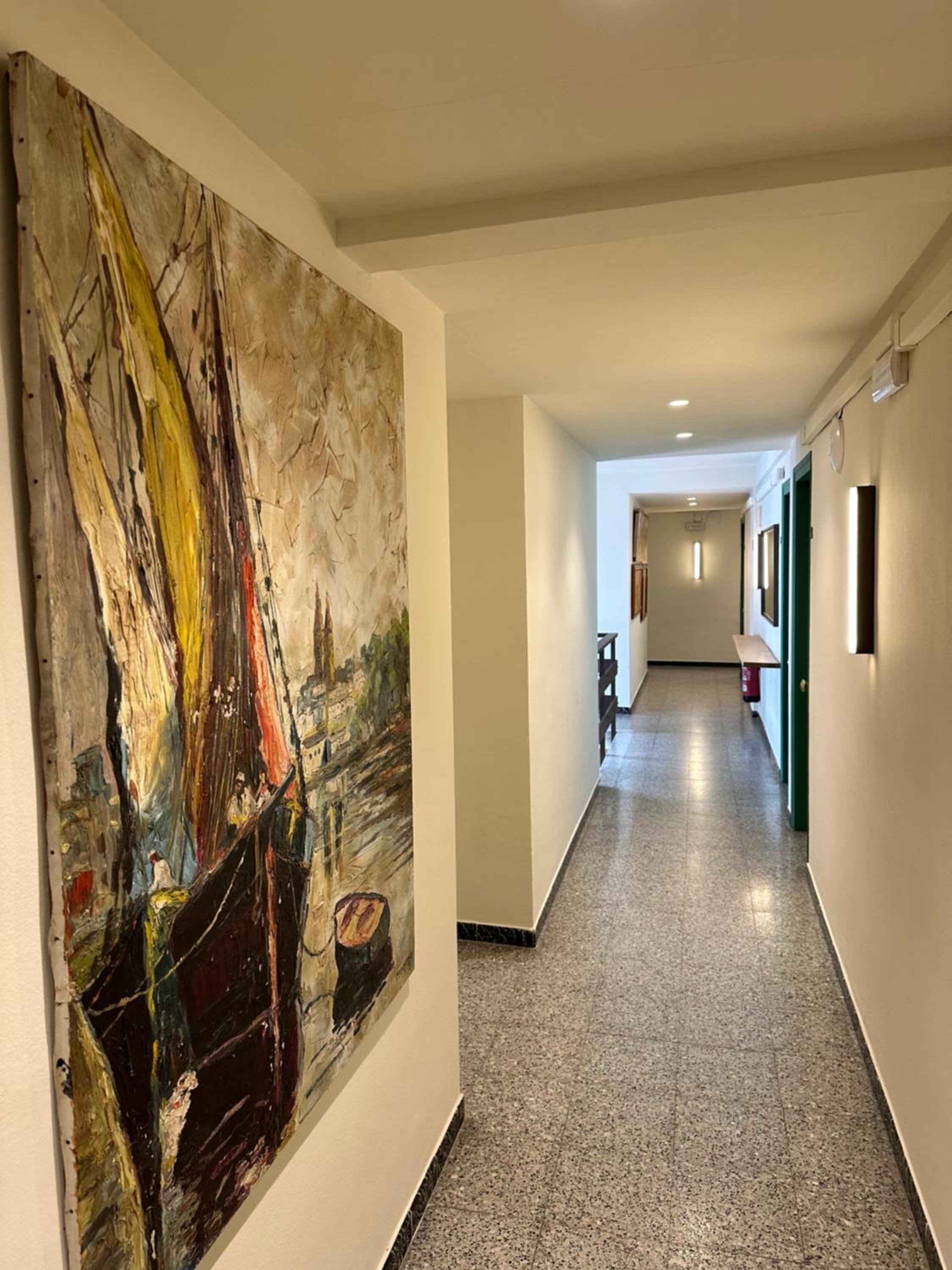 L'illa Hotel 5/25