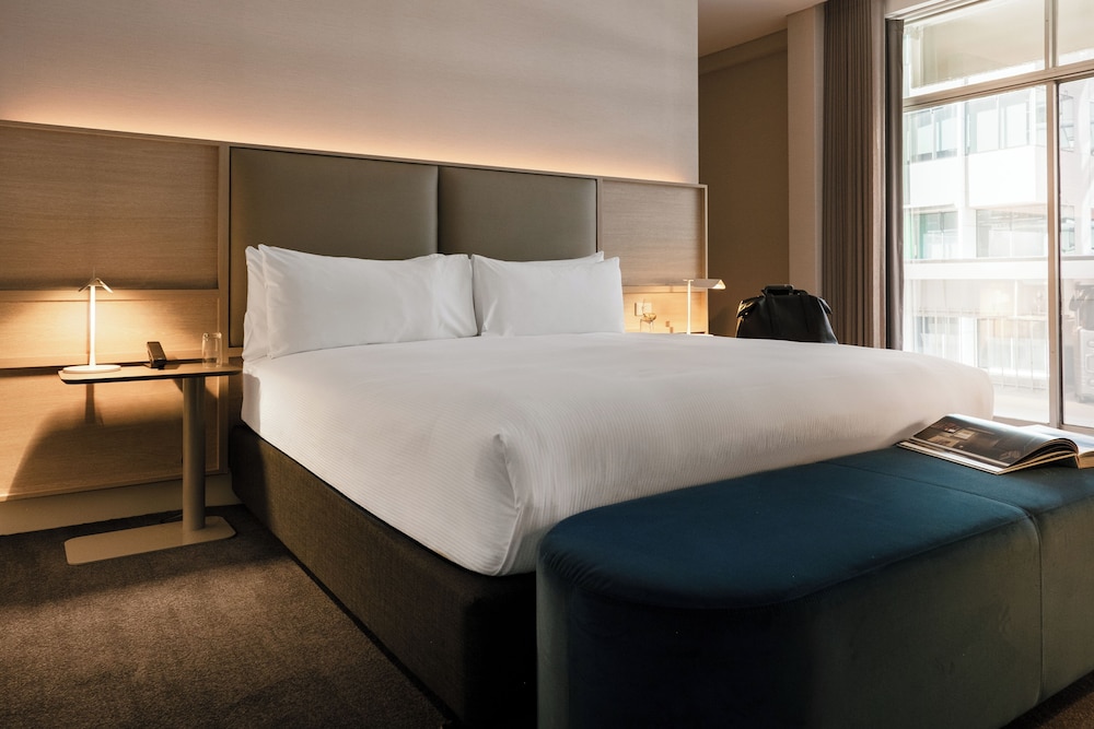 Junior Suite, King Bed, Lounge Access, Parmelia Hilton 2/5