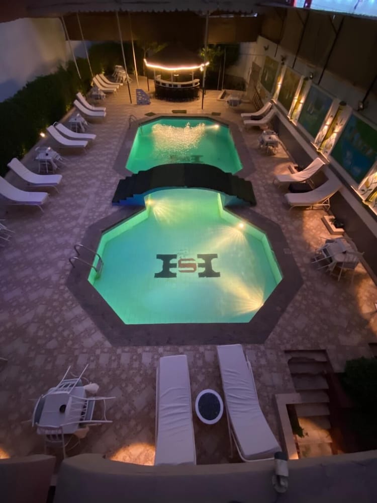 Shady Hotel 25/48