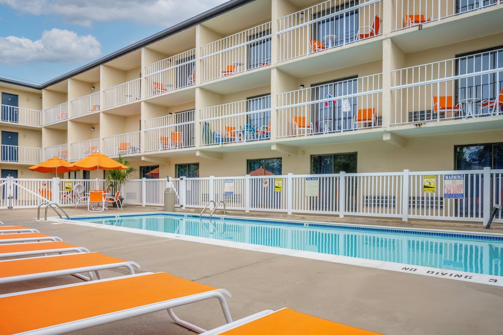The Bay Resort 1/50