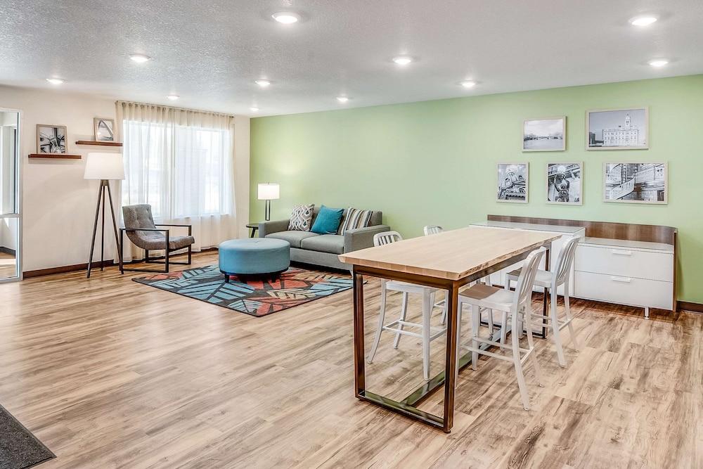 WoodSpring Suites West Des Moines 30/38