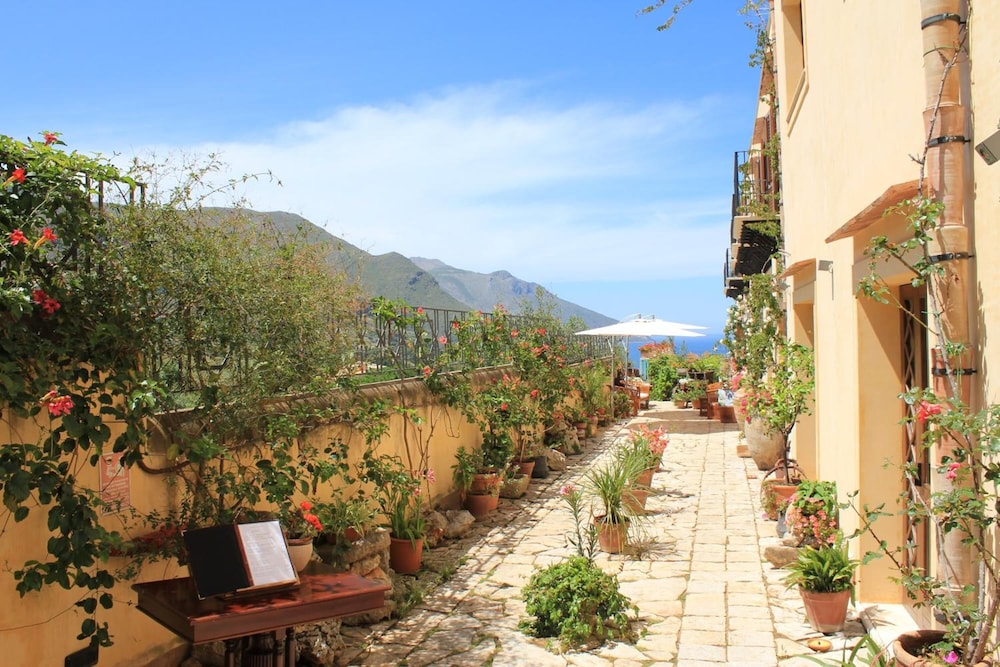 Hotel Torre Bennistra 42/50