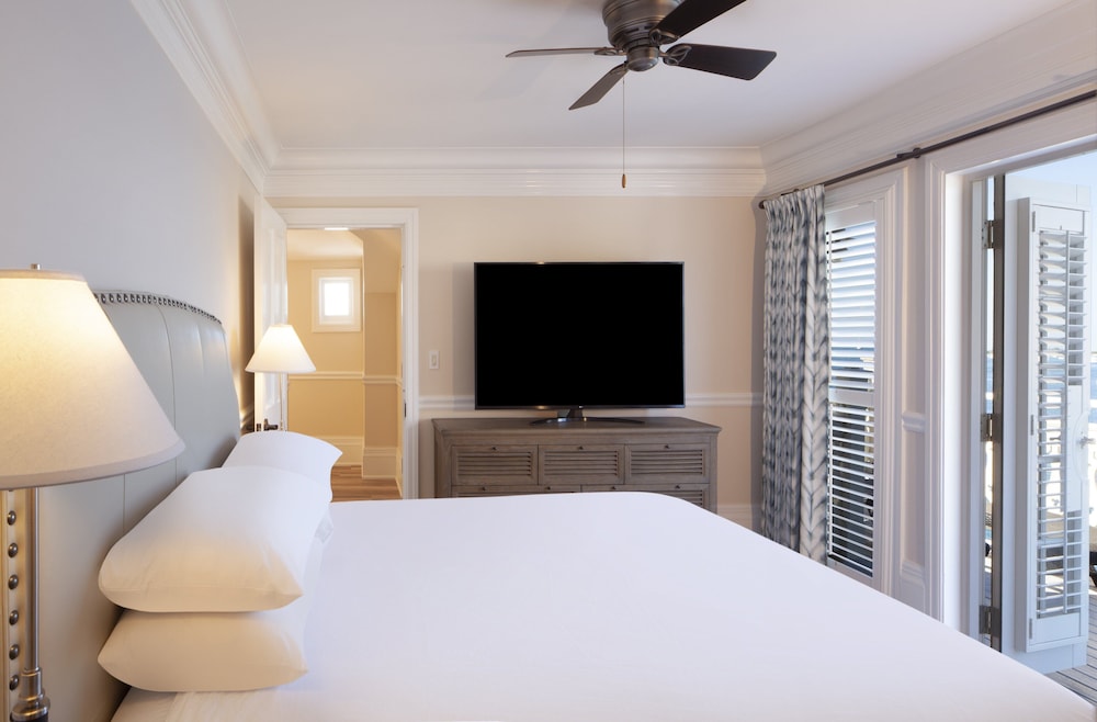 Suite, 2 King Beds, Ocean Front