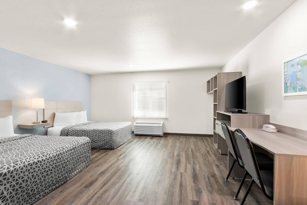 WoodSpring Suites Chandler Phoenix Medical Center 6/31