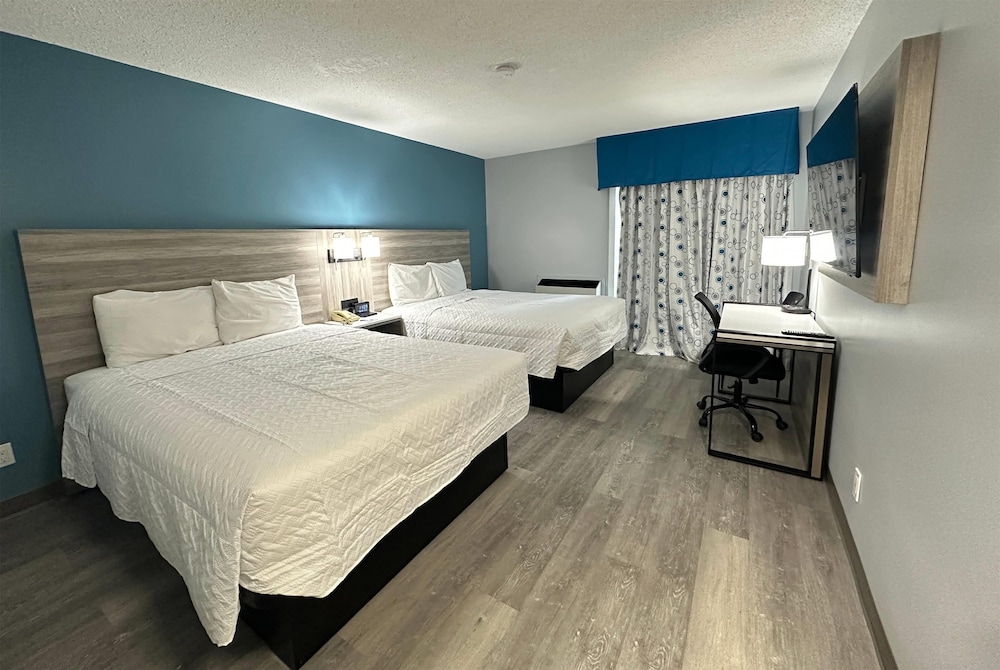 Room, 2 Queen Beds, Sun Deck