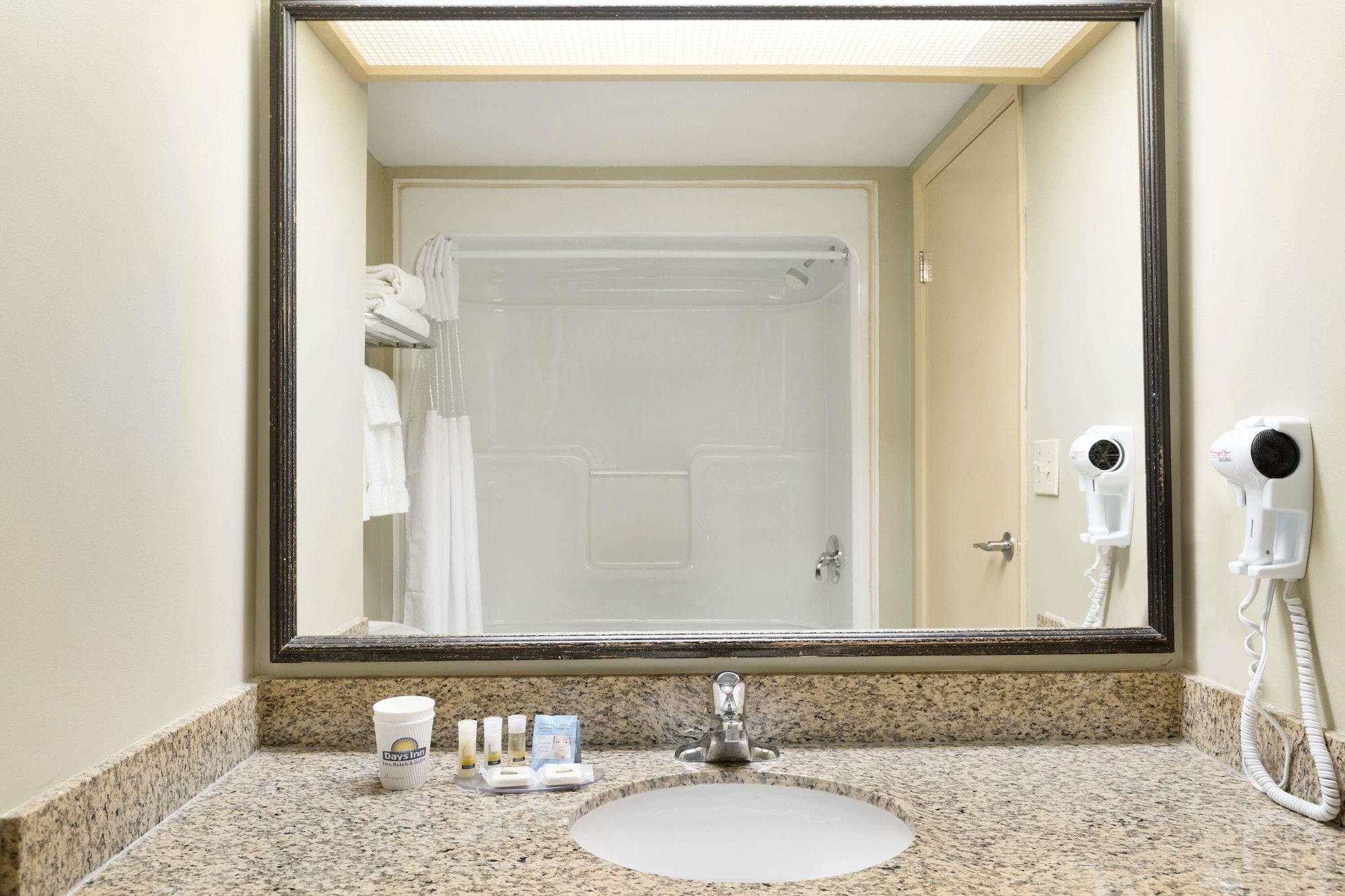 جناح بسرير كينج، Days Inn By Wyndham Orillia 5/6