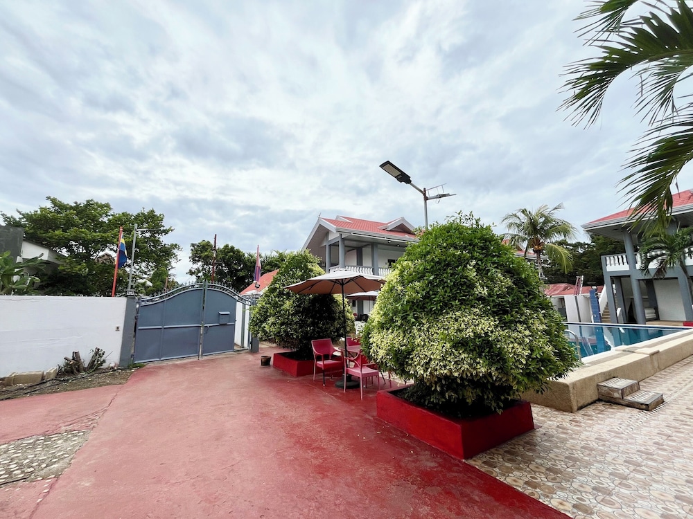 Conrada's Place Hotel And Resort 63/67
