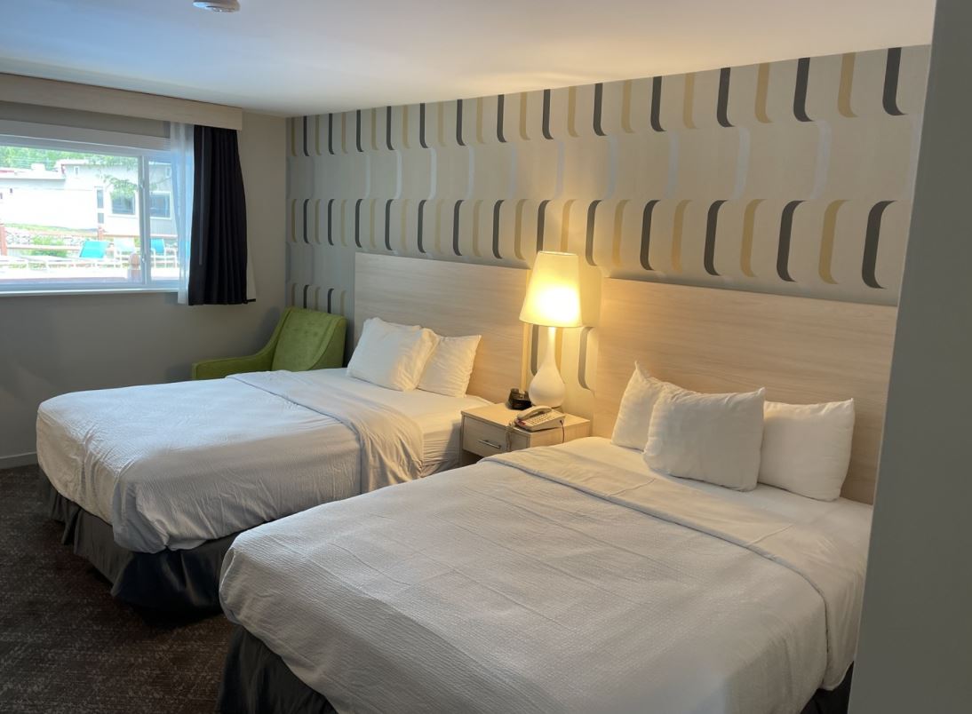 2 Rooms, Space, Suite, 3 Queen Beds