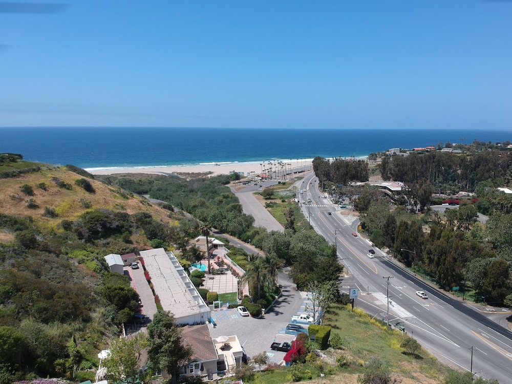 Malibu Country Inn 41/50