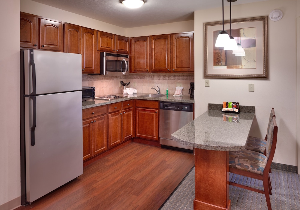 Staybridge Suites Omaha 80th And Dodge 10/81