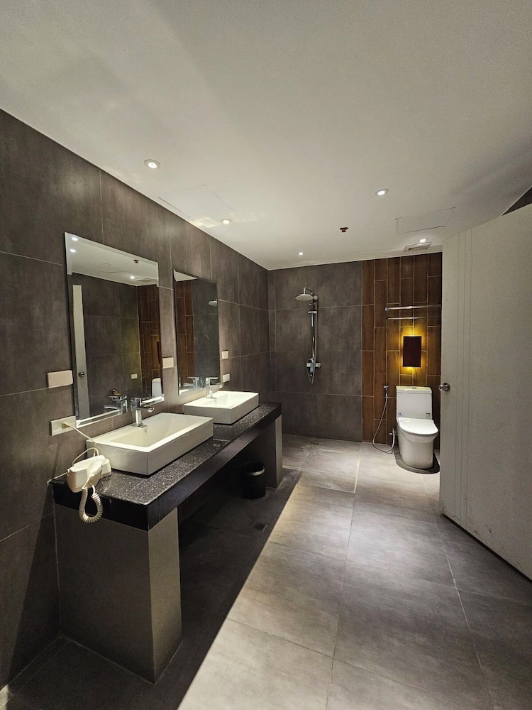 Valentino's Hotel 28/47