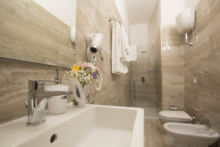 Deluxe, 2 Beds, Ostello Bello Napoli 2/2