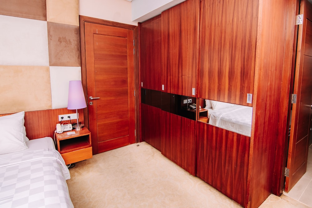 SWISS-BELINN SKA PEKANBARU 10/64