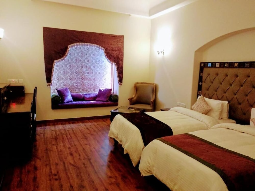 Sairafort Sarovar Portico 9/33
