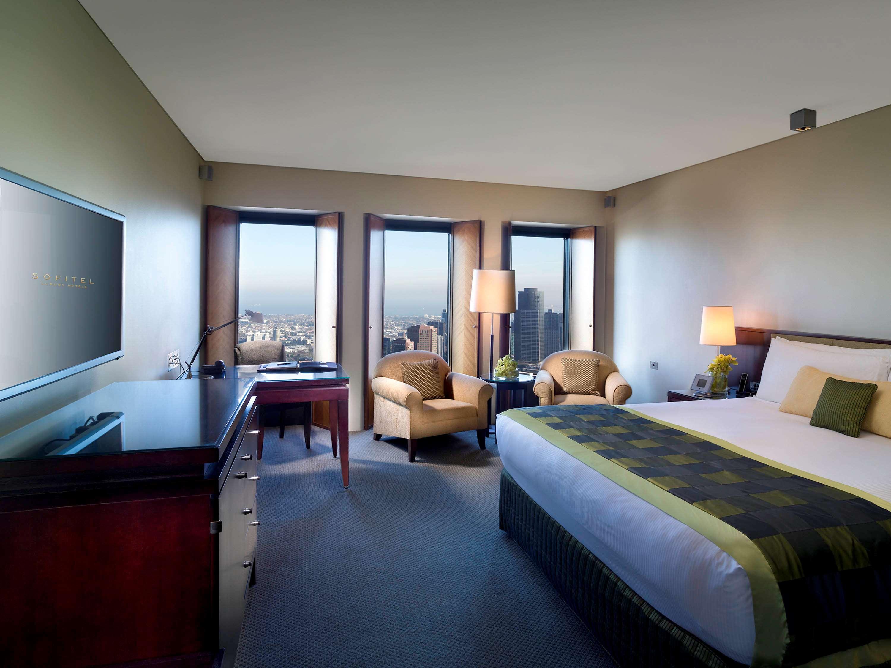 SUPERIOR, KING BED, BAY AND RIVER VIEW