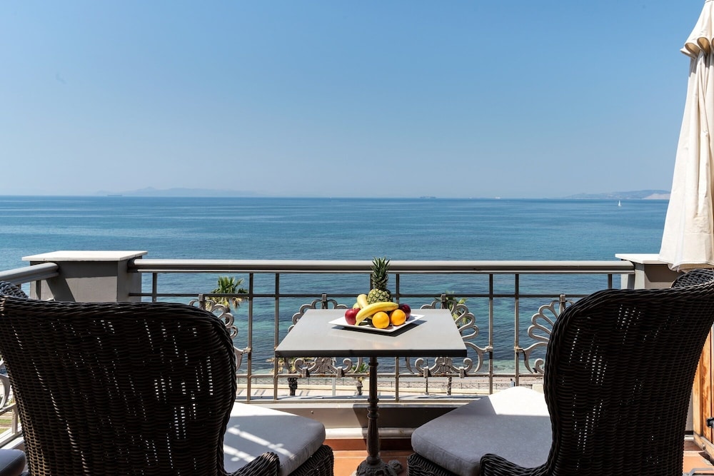 Coral Hotel 2/50