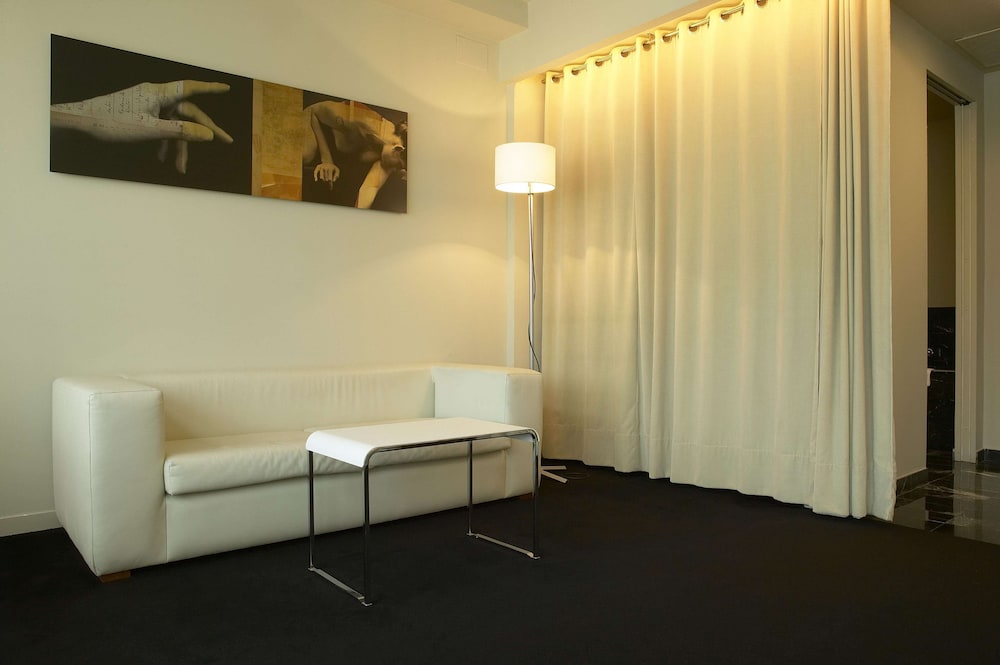 Miro Hotel 55/70
