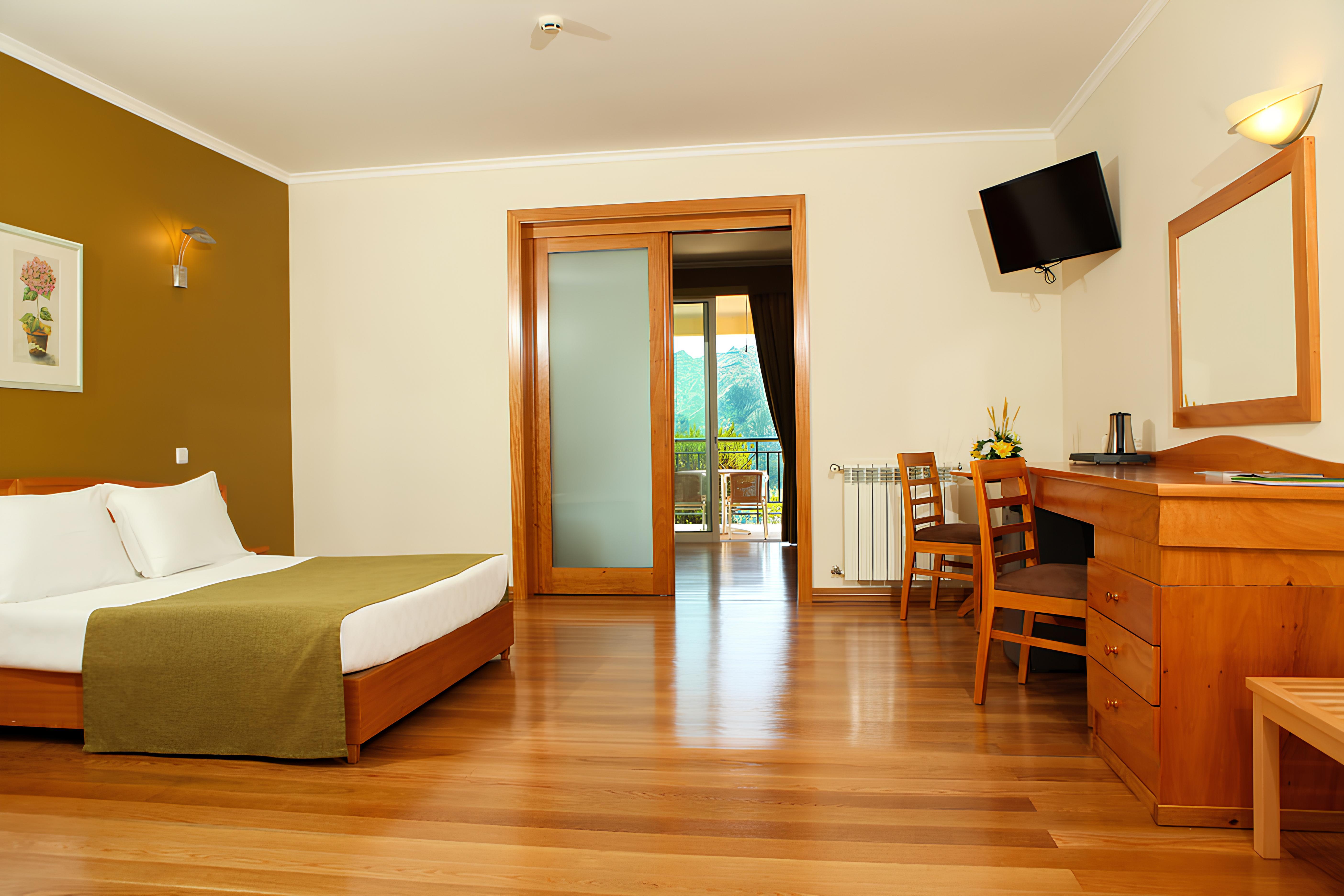 Superior, Double Bed, Mountain View, Balcony