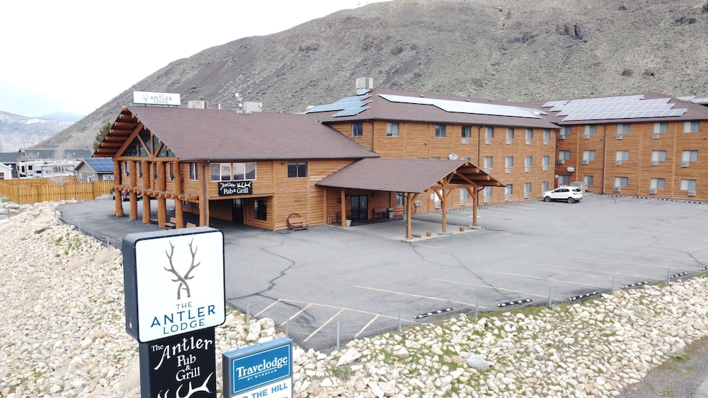 Antler Lodge 3/40