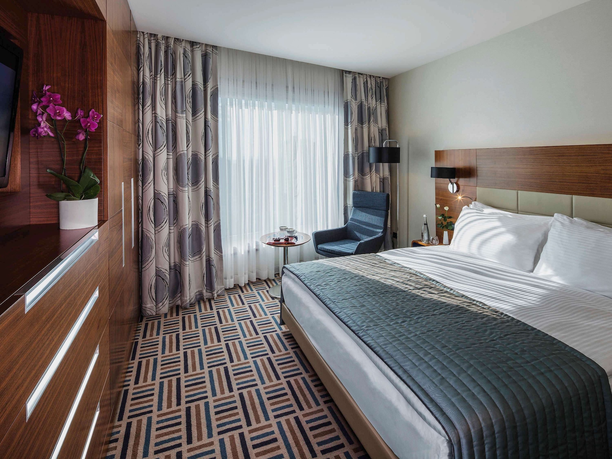 DELUXE, SUITE, KING BED