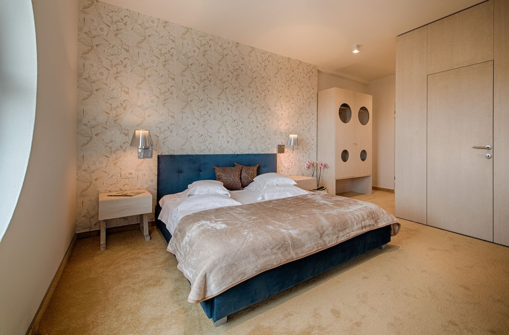 Boban Luxury Suites 16/80