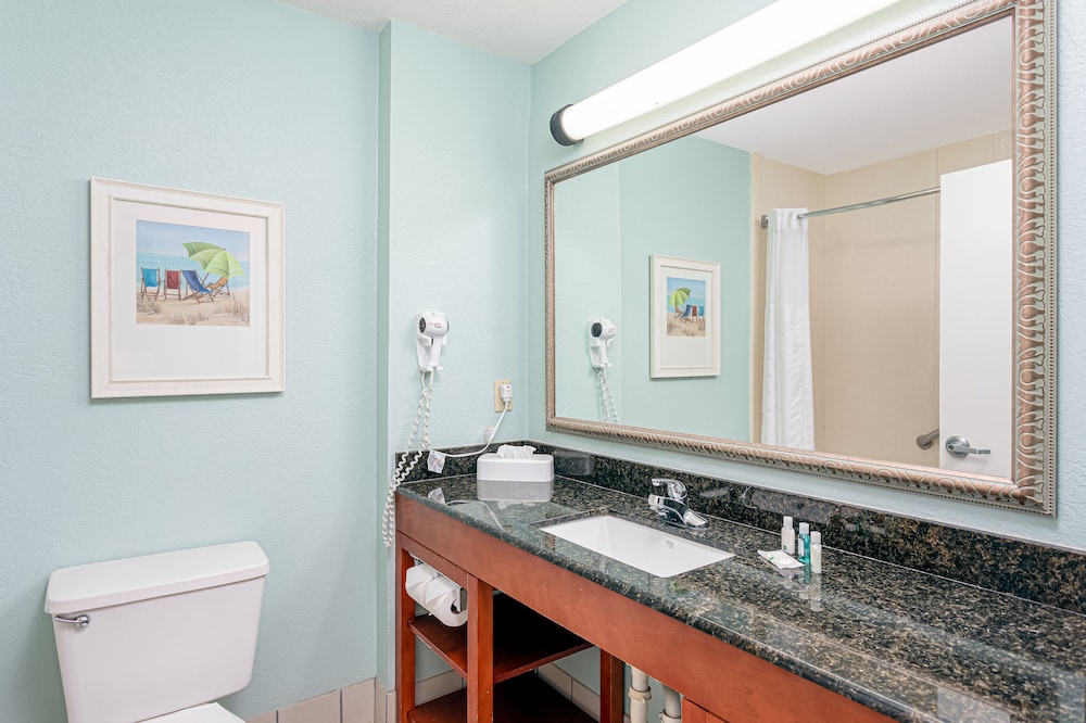 Beachside Hotel and Suites 17/43