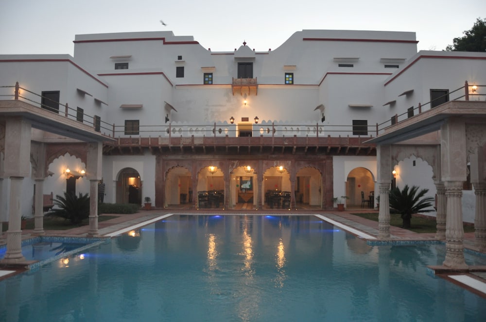 Amritara Chandra Mahal Haveli Bharatpur in Nadbai