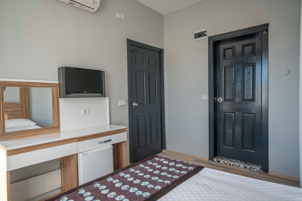 Aslan Corner Hotel 45/61
