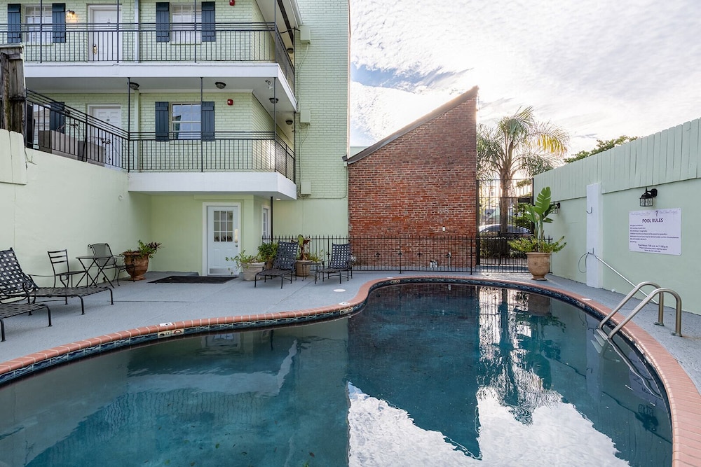 French Quarter Suites Hotel 47/55