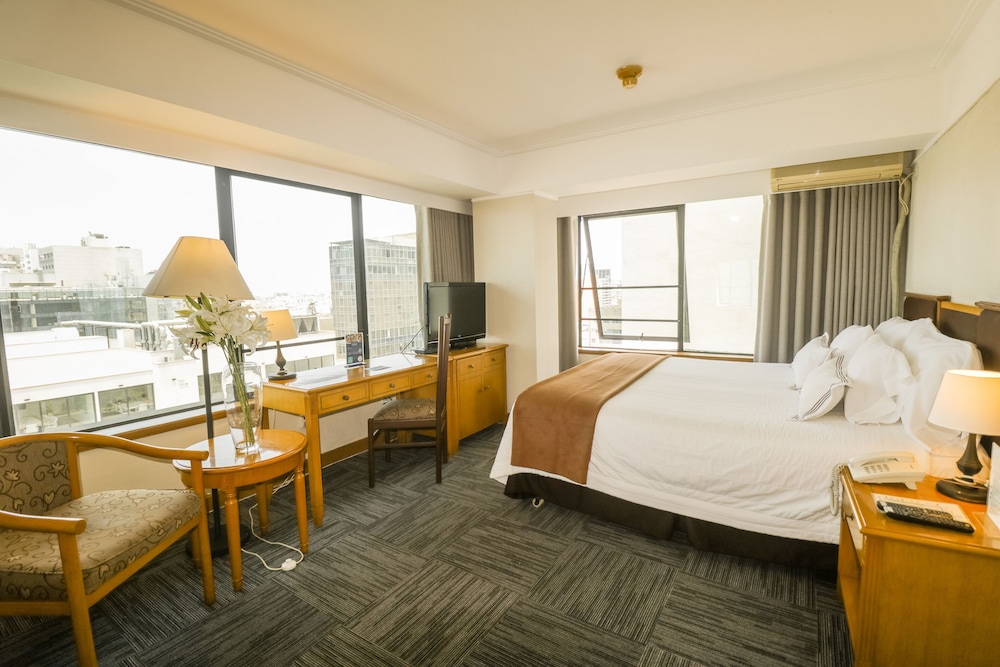 STANDARD, QUEEN BED