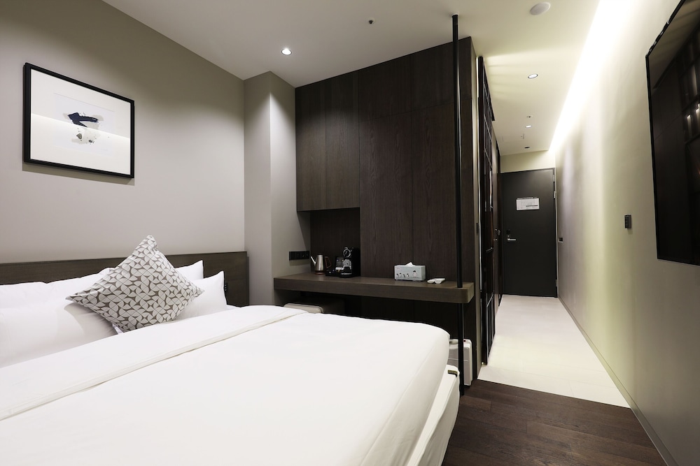 KYND HOTEL 11/50