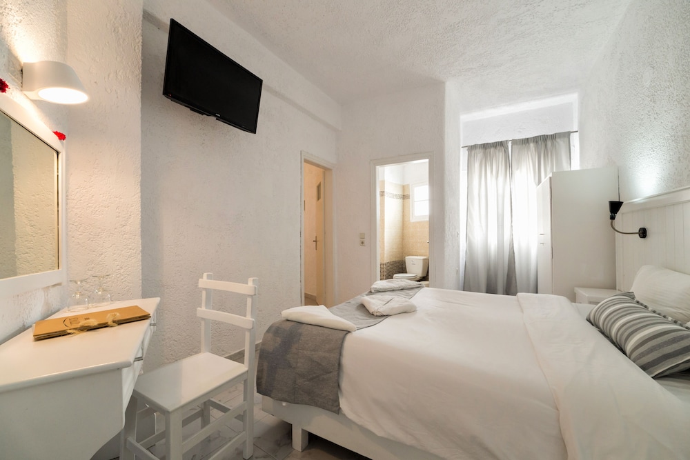 Superior, Queen Bed, Caldera View