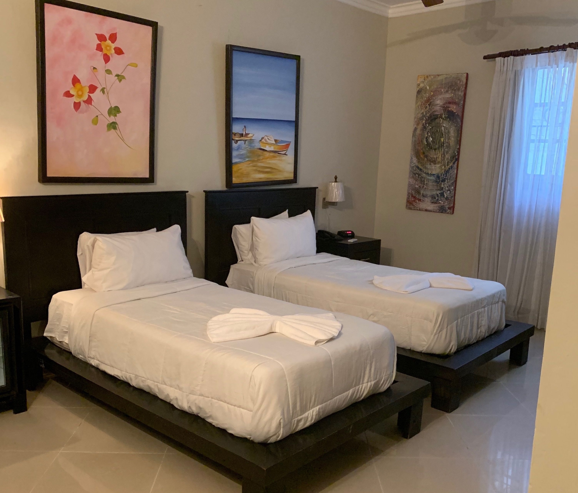 ROOM, TWIN BEDS