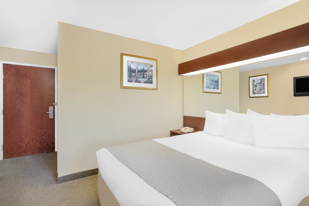 The Block Hotel 13/62