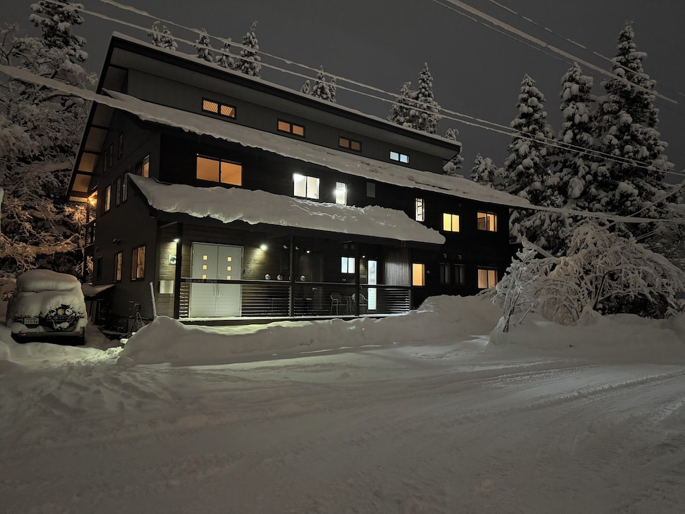 Bears Den Mountain Lodge 2/50