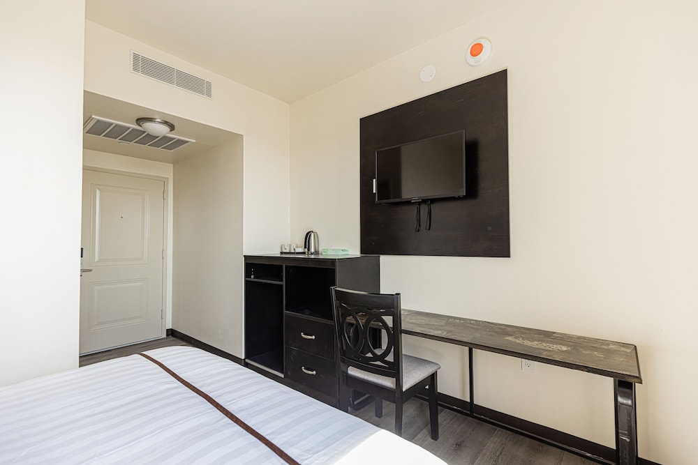 Astoria Inn LaGuardia hotel 9/16