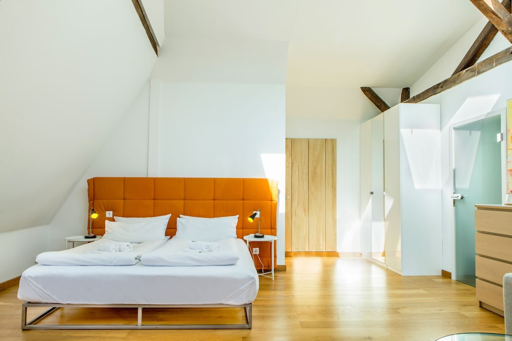 Junior Suite, King and Twin Beds
