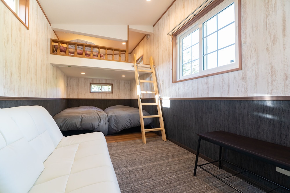 Mobile Home, Basic, Twin Beds, 2 Futon Beds