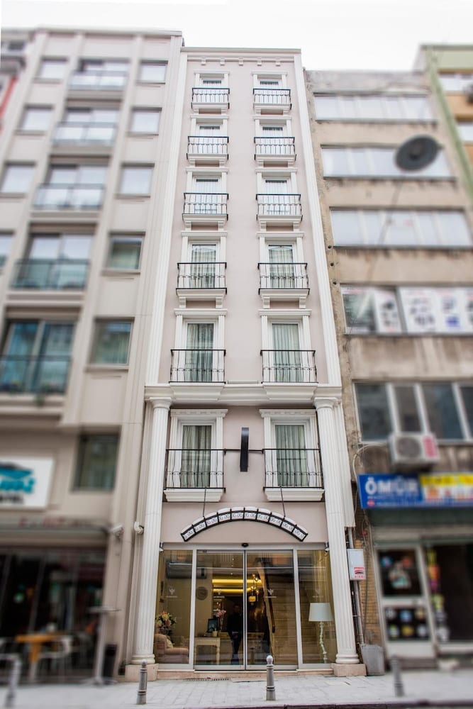 Mr. Bird Hotel 3/64
