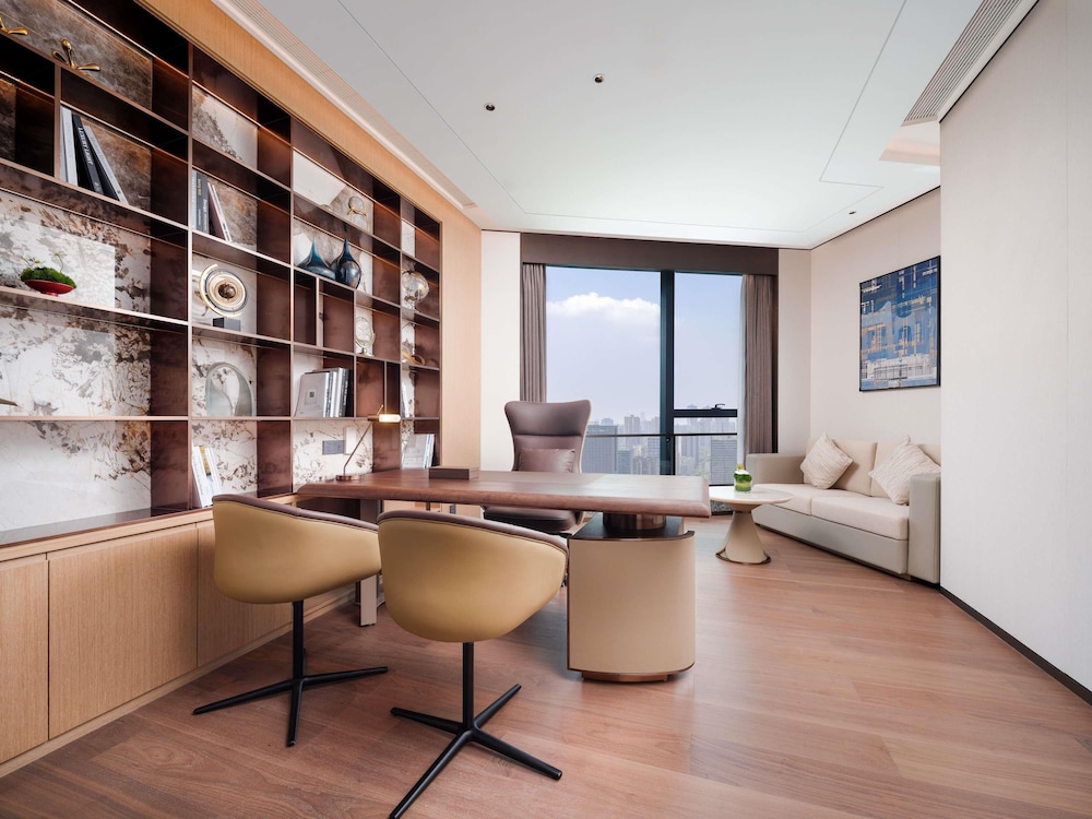 Pullman Chongqing Xiyue 45/65