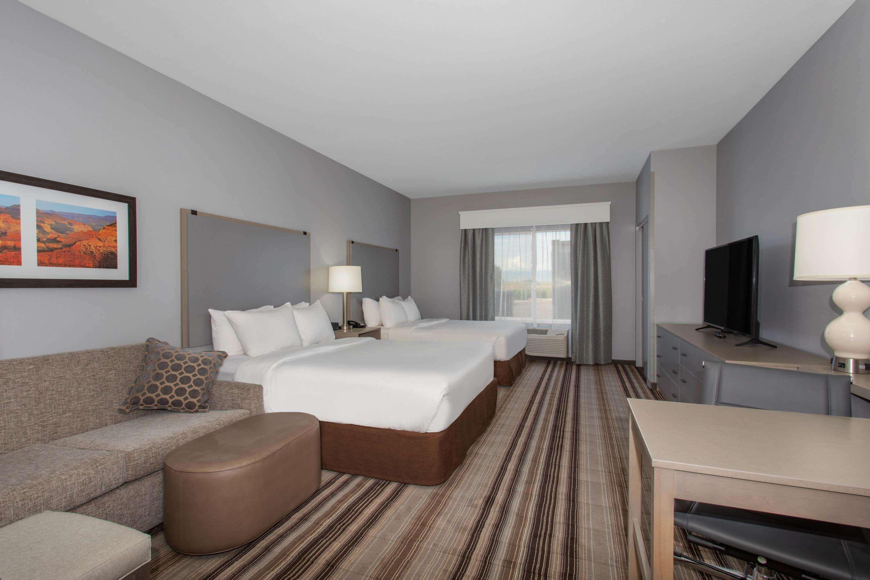 Suite, 2 Queen Beds, Accessible