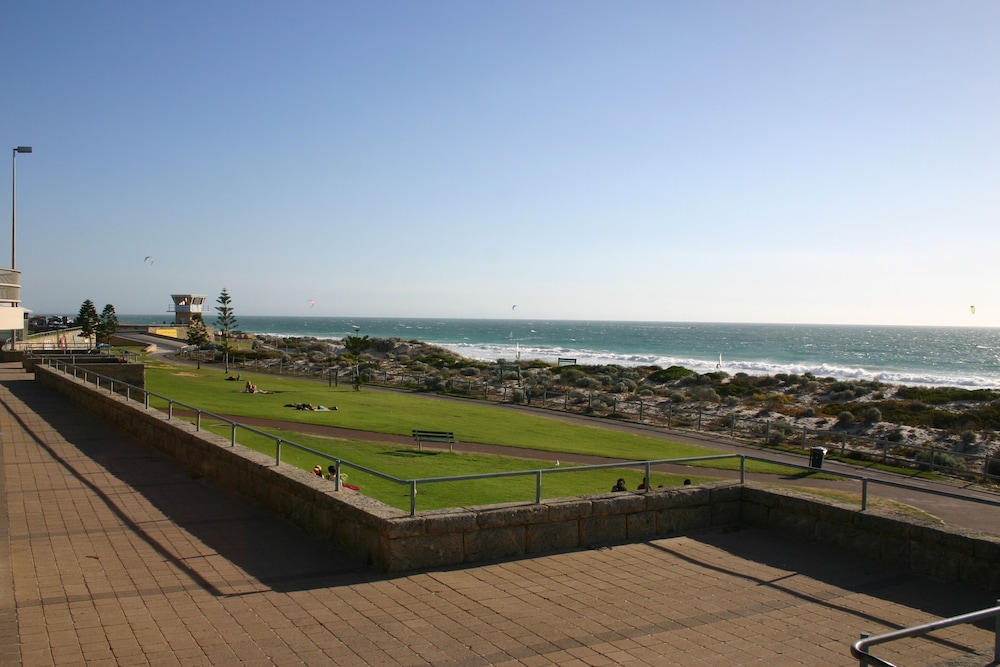 Scarborough & Absolutely Beachfront 13/36