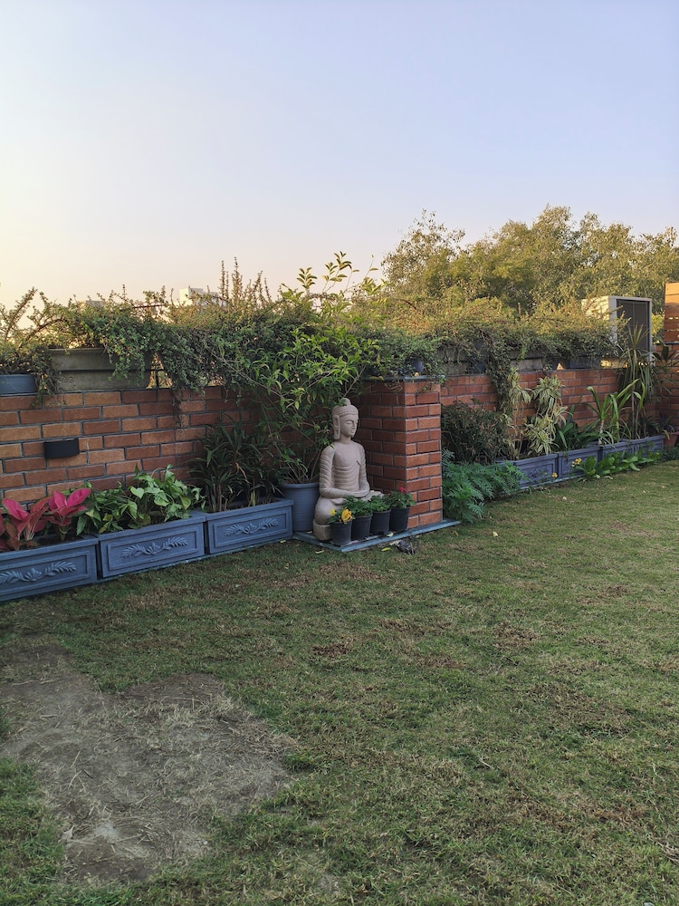 Hotel Vandana S Bed And Breakfast 45/50