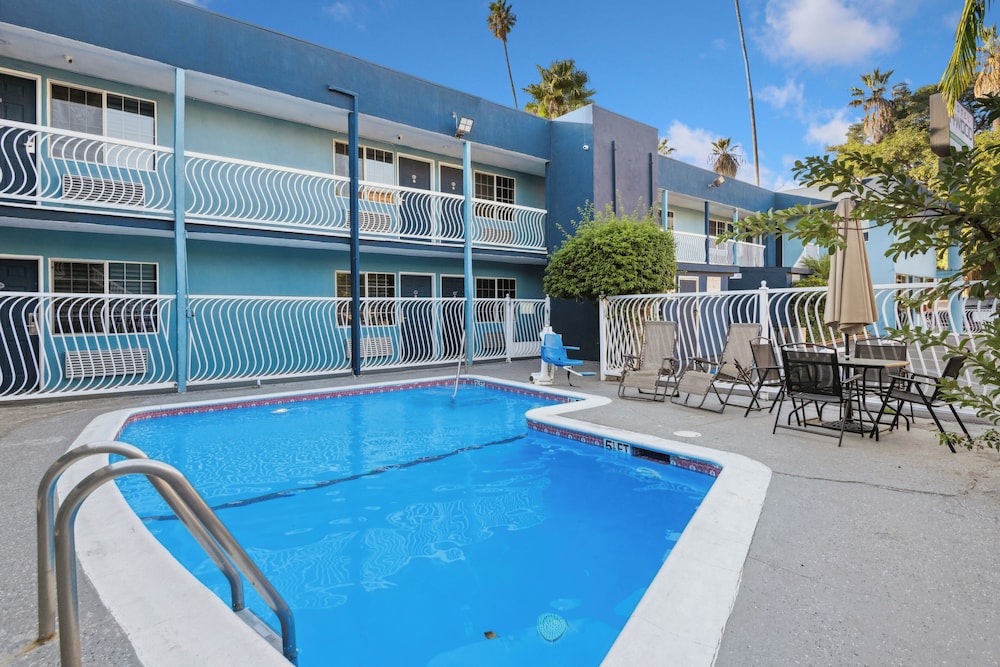 Hotel H-Wood 5/33