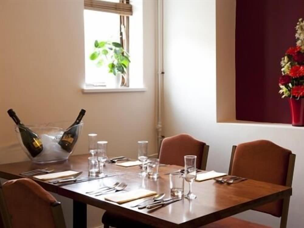Marsham Arms Coaching Inn Hotel 50/65